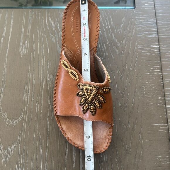 Clarks Artisan Women’s Tan Leather Beaded Boho Wedge Open Toe Sandals Shoes 7.5 - Picture 14 of 15